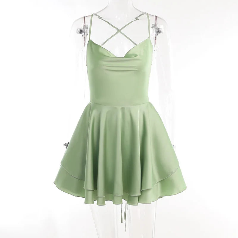 Vestido Curto de Cetim com Alças Finas – Sensual e Elegante para Festas